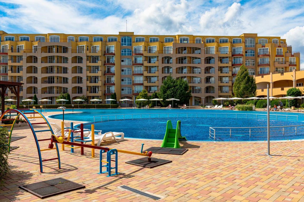 Menada Grand Resort Apartments 阿赫洛伊 外观 照片