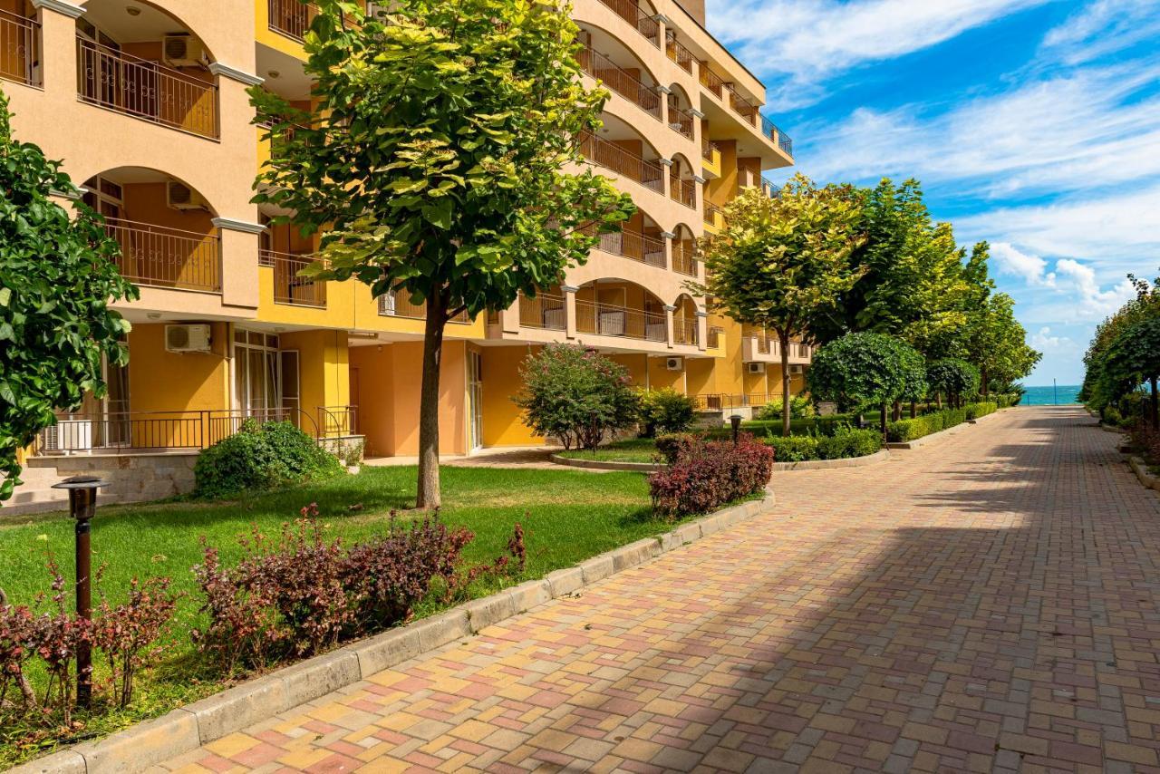 Menada Grand Resort Apartments 阿赫洛伊 外观 照片
