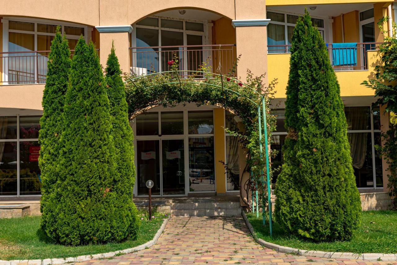 Menada Grand Resort Apartments 阿赫洛伊 外观 照片